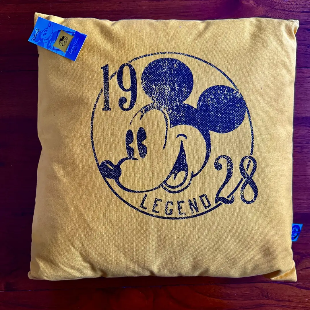 Disney, Cushion Legend