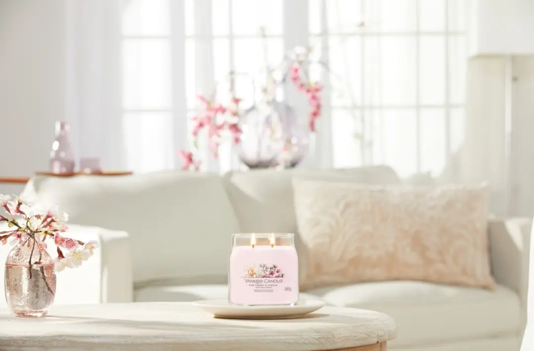 Yankee Candle Pink Cherry & Vanilla Geurkaars Medium - 368g - afbeelding 2 van 6