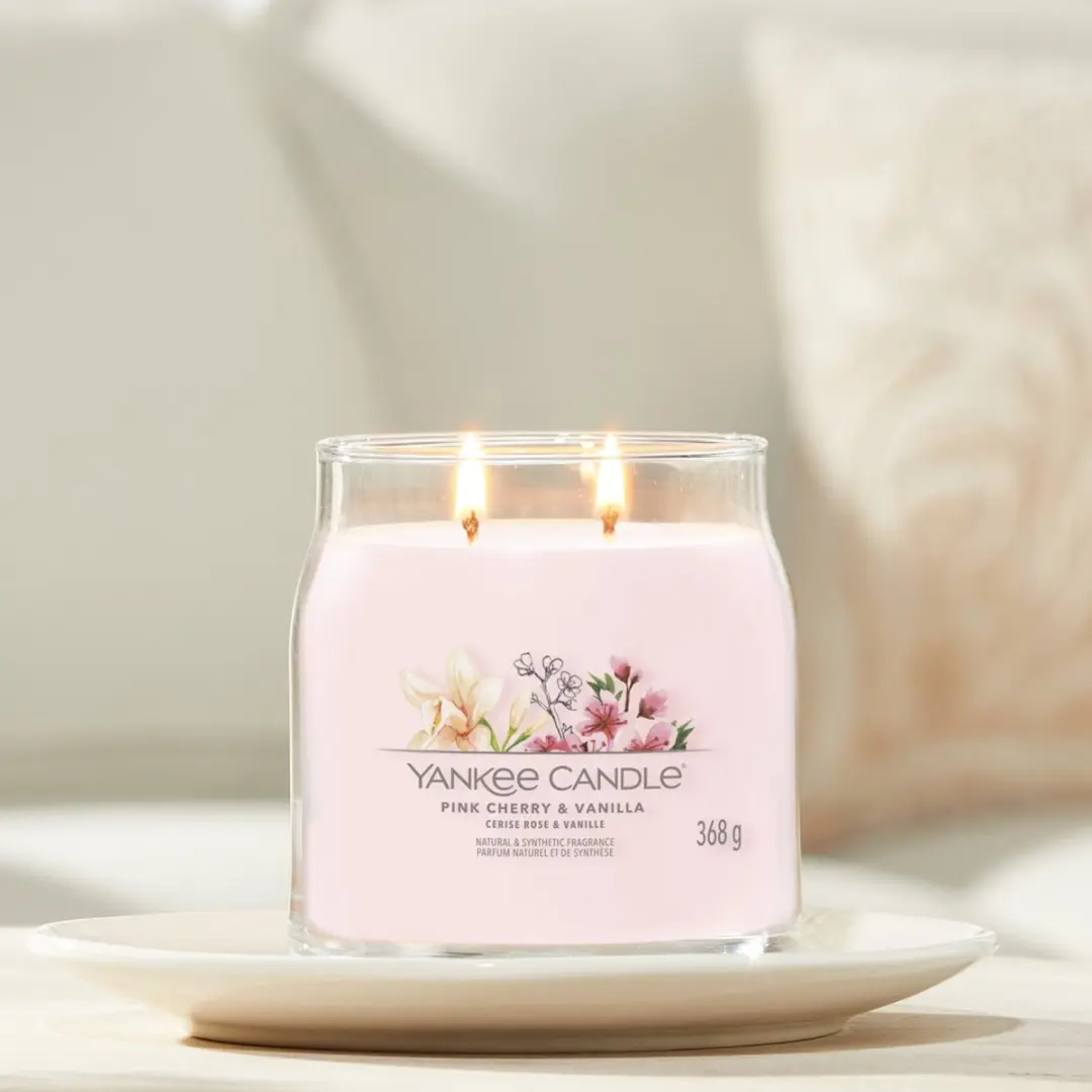 Yankee Candle Pink Cherry & Vanilla Geurkaars Medium - 368g - afbeelding 4 van 6