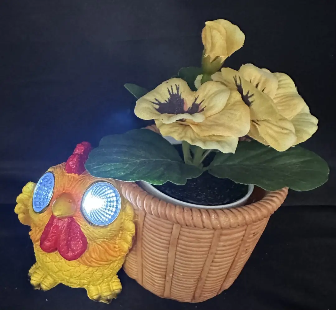 Polyresin solarlamp "Haan met deco bloempot"
