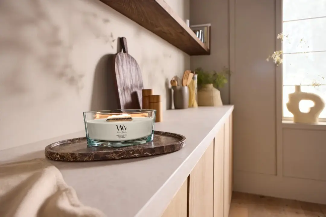 WoodWick Hearthwick Tonka & Almond Milk Geurkaars - 50 Branduren - afbeelding 2 van 5