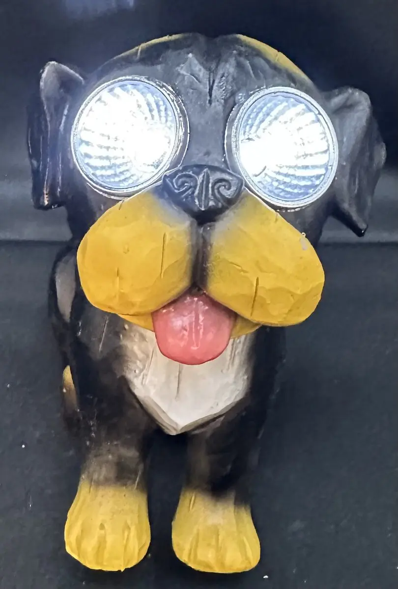 Polyresin solarlamp " hond met LED ogen"