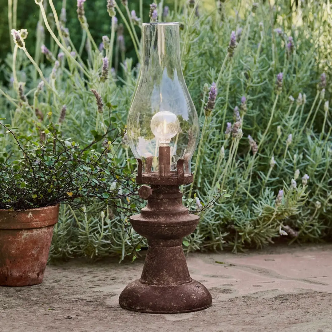 Loberon Chexbres Oplaadbare LED-lantaarn - Antiekbruin - afbeelding 2 van 6