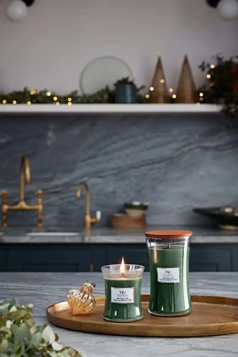 WoodWick Hourglass Geurkaars Mint Leaves & Oak - 60 Branduren - afbeelding 3 van 5