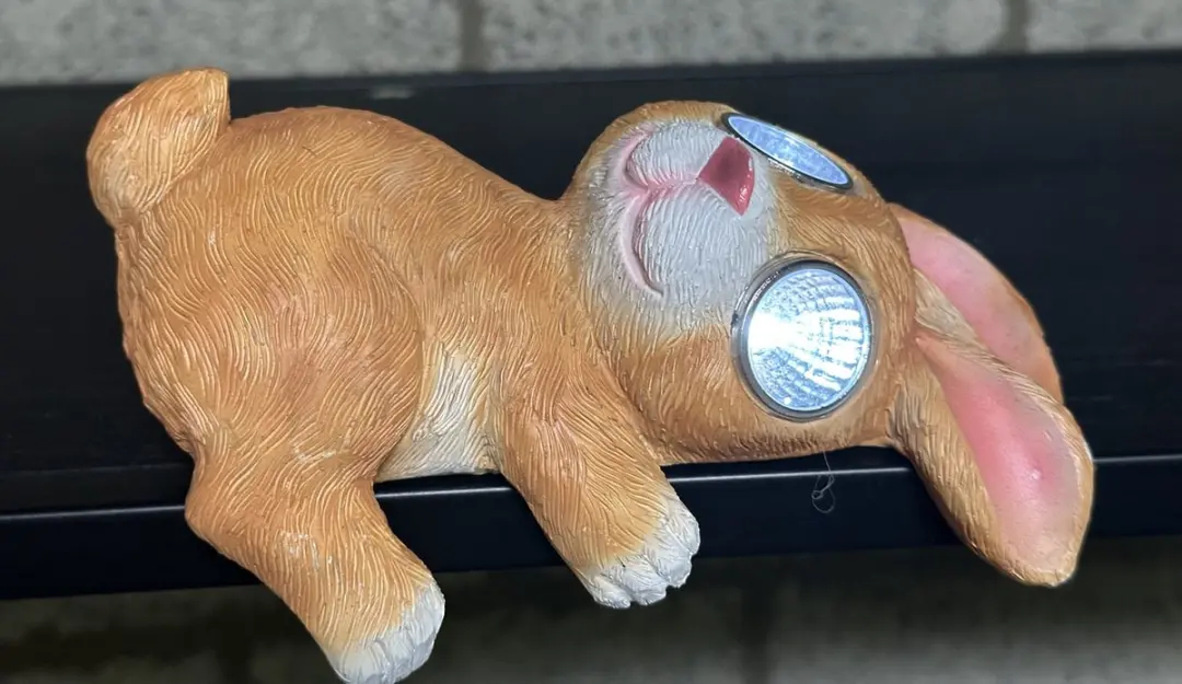 Polyresin solarlamp " liggend konijn "