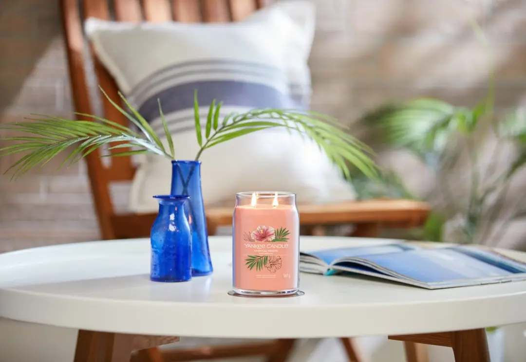 Yankee Candle Tropical Breeze Geurkaars - 90 Branduren - afbeelding 2 van 6