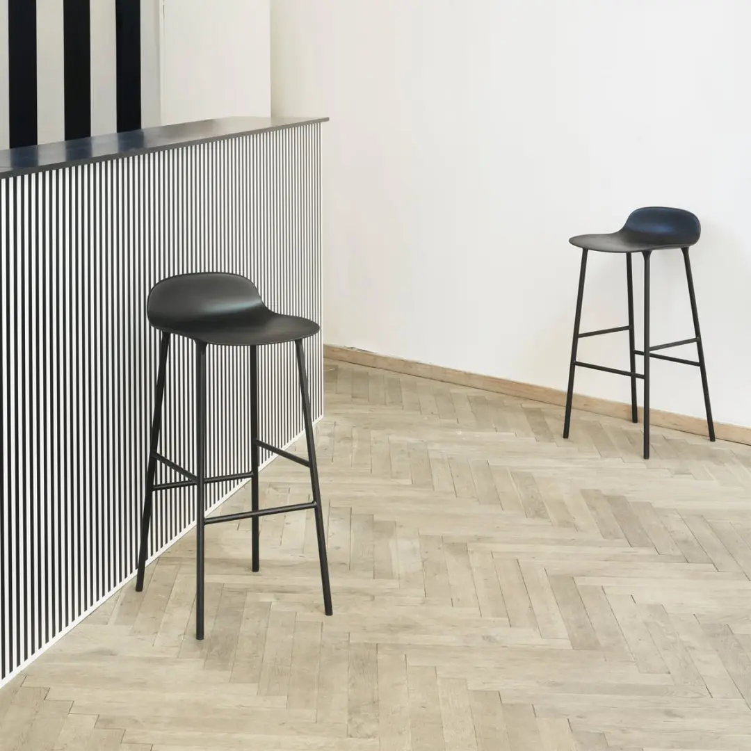 Normann Copenhagen Form Barkruk - Zwart Staal 65cm - afbeelding 5 van 6