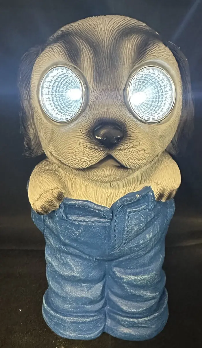 Polyresin solarlamp "hond in jeans"