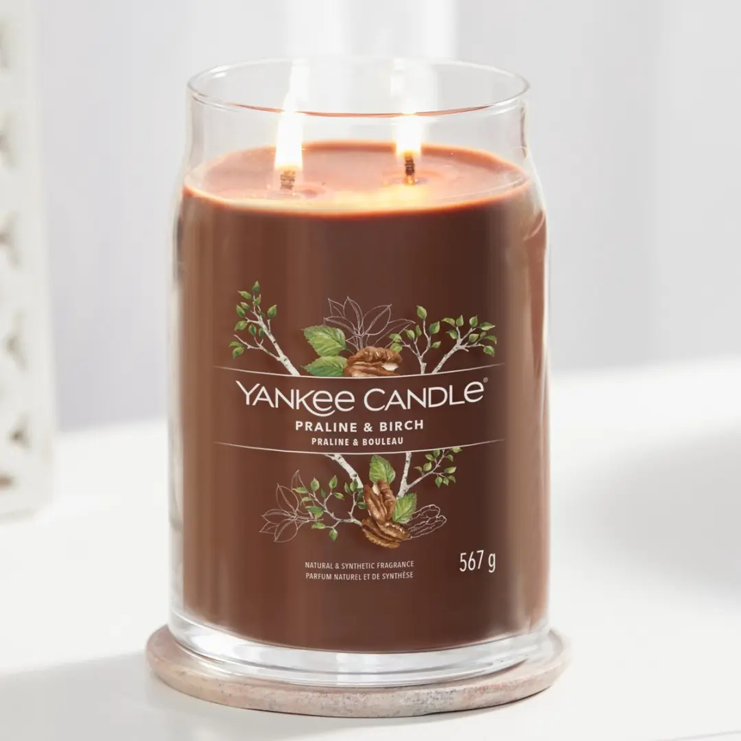 Yankee Candle Praline & Birch Geurkaars - 90 Branduren - afbeelding 6 van 6
