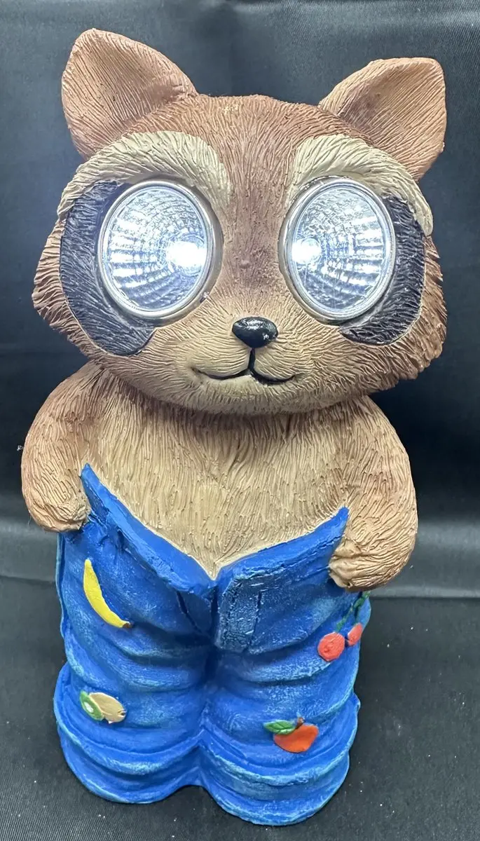 Polyresin solarlamp "wasbeer in jeans"