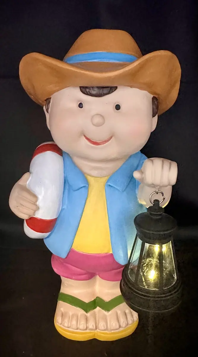 Decoratieve solarlamp "Jongen zomerkleding met zwemband" met lantaarn