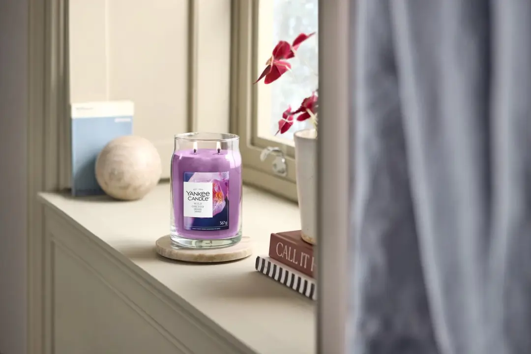 Yankee Candle Wild Orchid Geurkaars - Paars - 80 Branduren - afbeelding 2 van 3