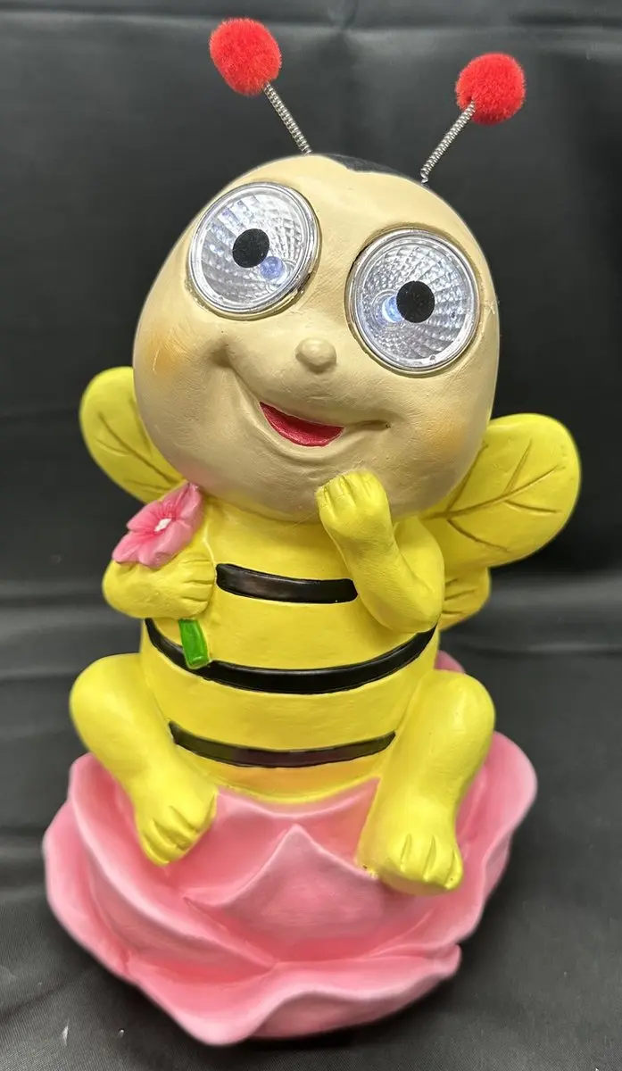 Polyresin solarlamp " Bij met gele vleugels op roze bloem"