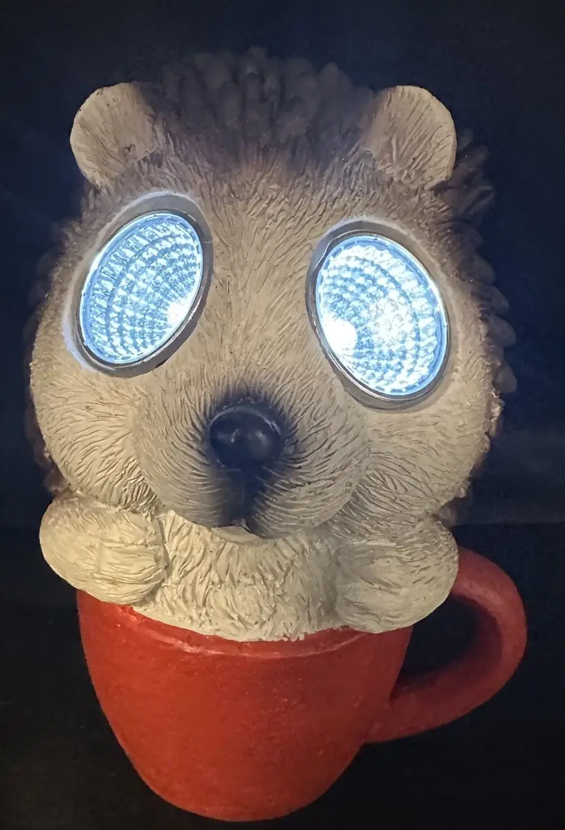 Polyresin solarlamp "egel in mok"