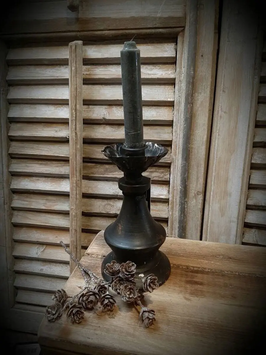 Zwart metalen kandelaar
