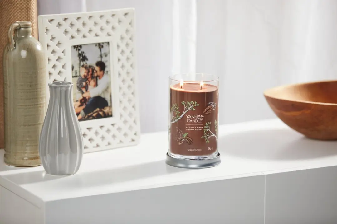 Yankee Candle Praline & Birch Geurkaars - Signature Large Tumbler - afbeelding 2 van 6