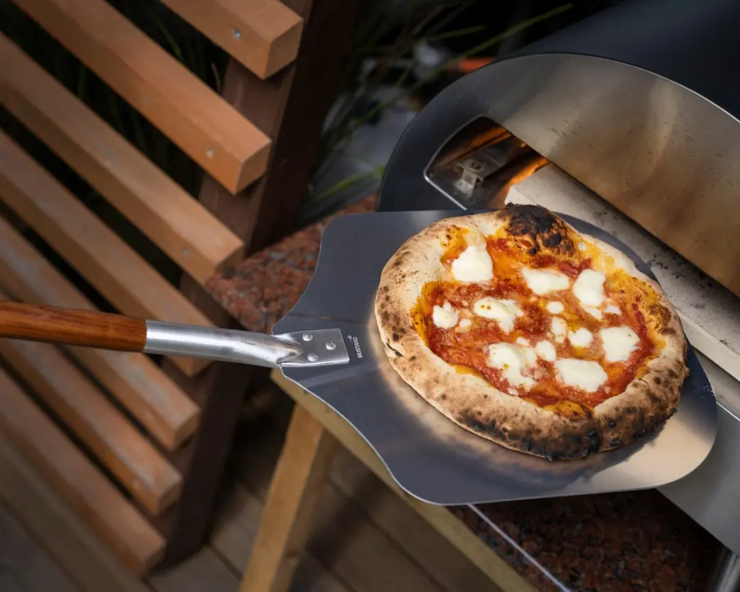 Mustang Pizzaschep 30,5cm - Aluminium - Acacia Houten Handvat - afbeelding 2 van 3