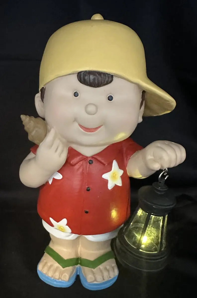 Decoratieve solarlamp "Jongen zomerkleding met ijsje" met lantaarn