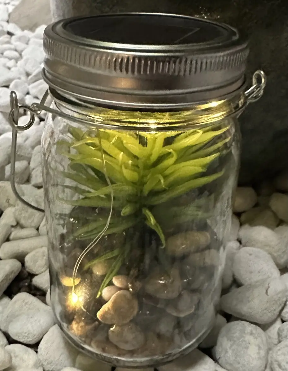 Decoratieve solarlamp "kunstplant + steentjes" in glazen pot