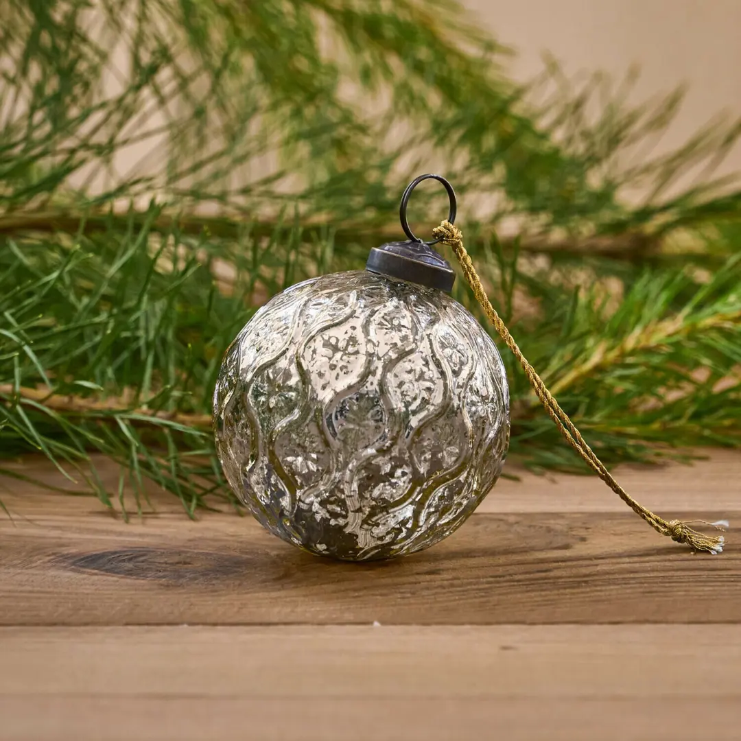 Loberon Silvadora Kerstversiering - Antiekgoud 8cm - afbeelding 2 van 2