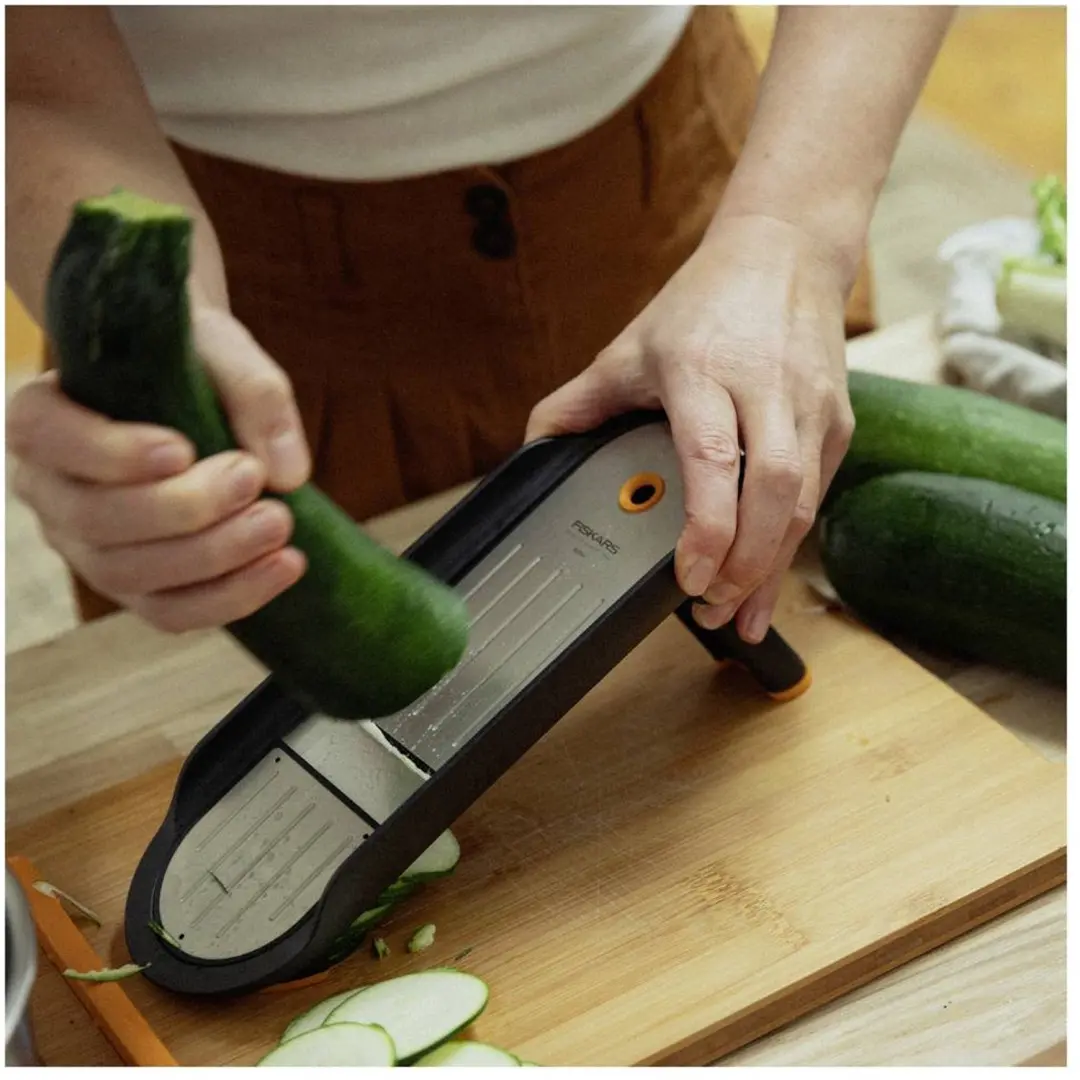 Fiskars FF Groenten Fruit Mandoline 1079969 - afbeelding 2 van 4