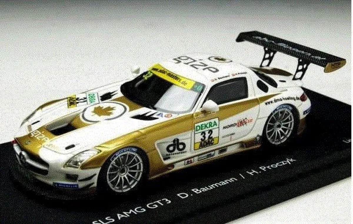 Mercedes-Benz SLS AMG GT3 #32 Schuco Modelauto 1:43