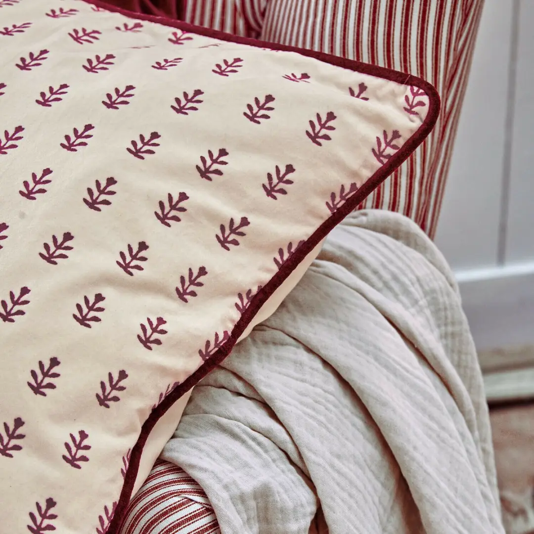 Loberon Kussenhoes Eilira - 2 Stuks - Donkerrood/Beige - afbeelding 3 van 5