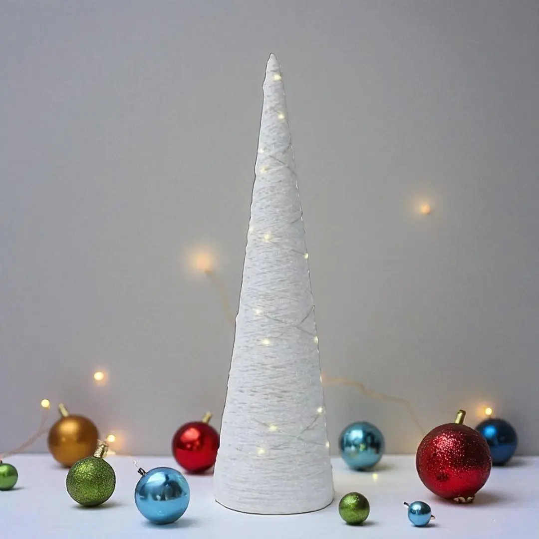 Stijlvolle witte kerstboom kegel 58 cm met warm witte LED en timer