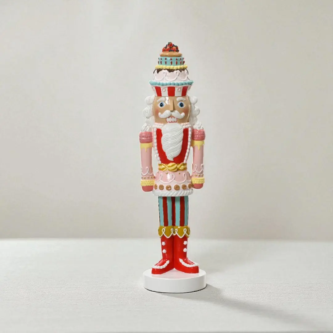 Notenkraker met taartdecoratie