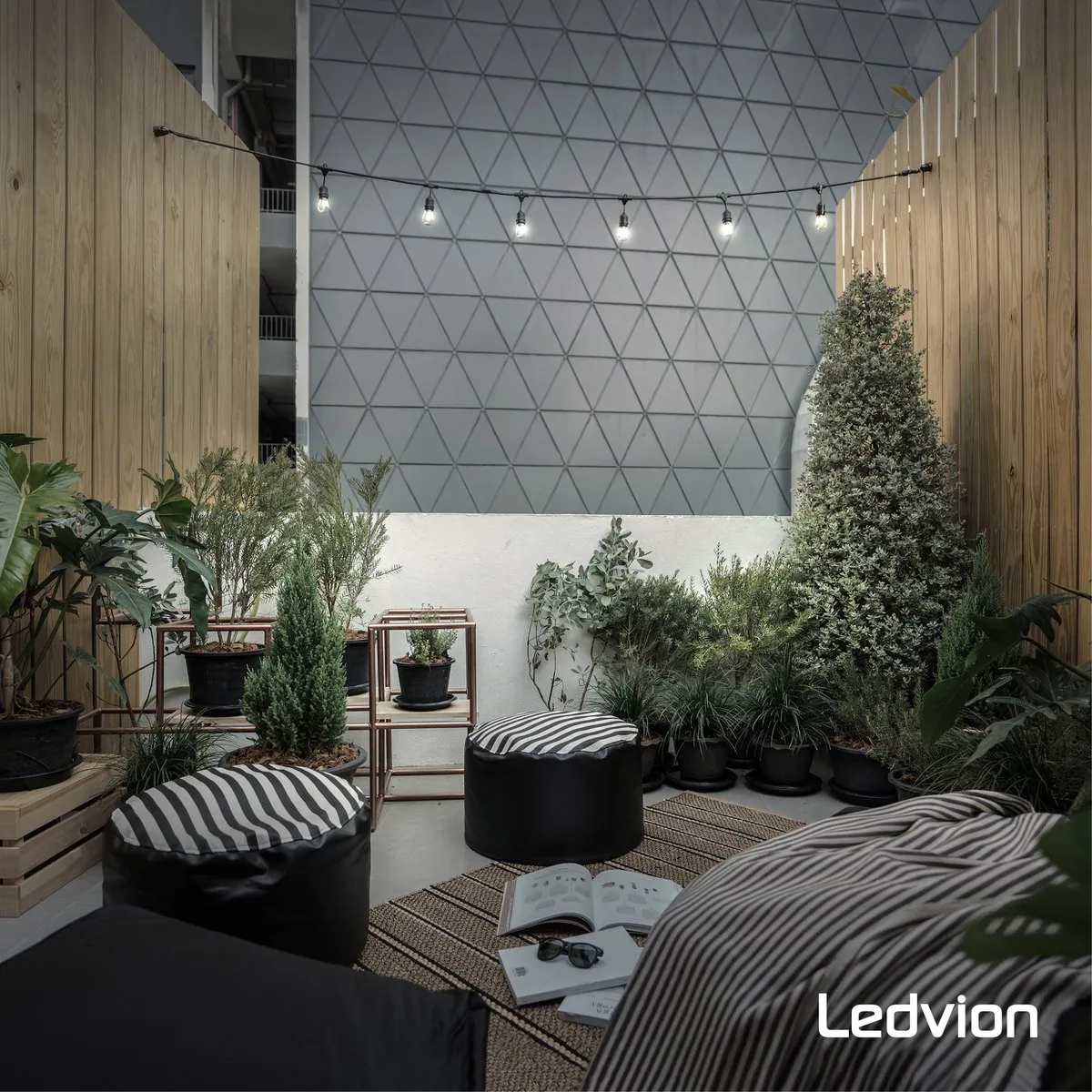 LEDVION LED Prikkabel 25m - 25x Goud E27 LED 1W 2100K IP65