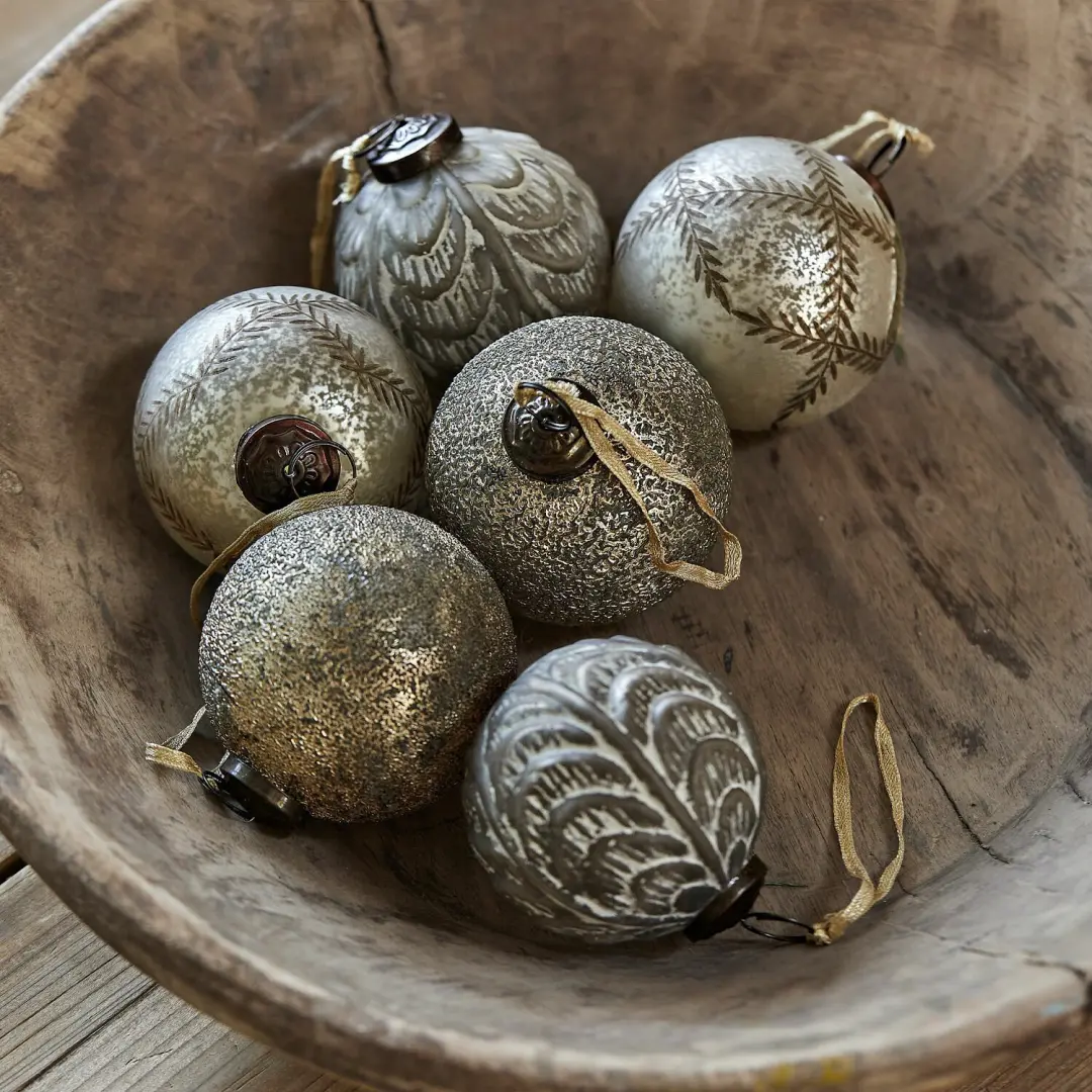 Loberon Hélisande Kerstbal Set 6 Stuks - 8cm Grijs/Goud - afbeelding 2 van 6