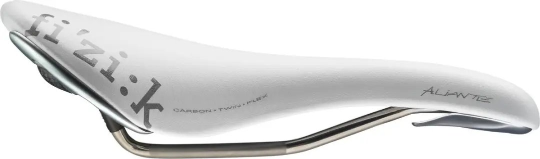 Fizik Aliante Carbon K:ium Zadel Wit