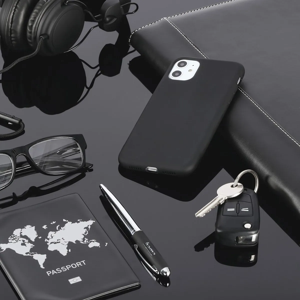 Hama Finest Feel Cover iPhone 14 - Zwart - MPN 00215508