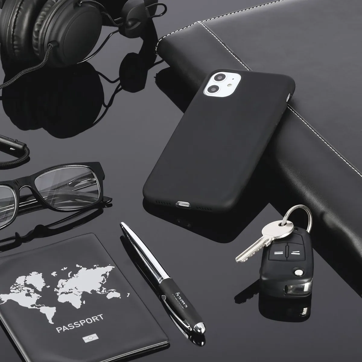 Hama Finest Feel Cover iPhone 14 Pro - Zwart - MPN 00215525