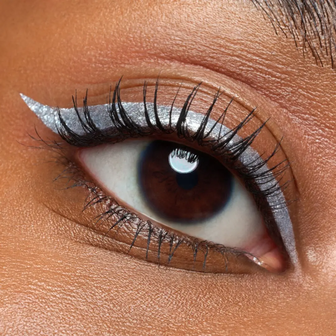 Catrice Space Glam Liquid Effect Eyeliner 010 Moonstone Metallic - afbeelding 4 van 6