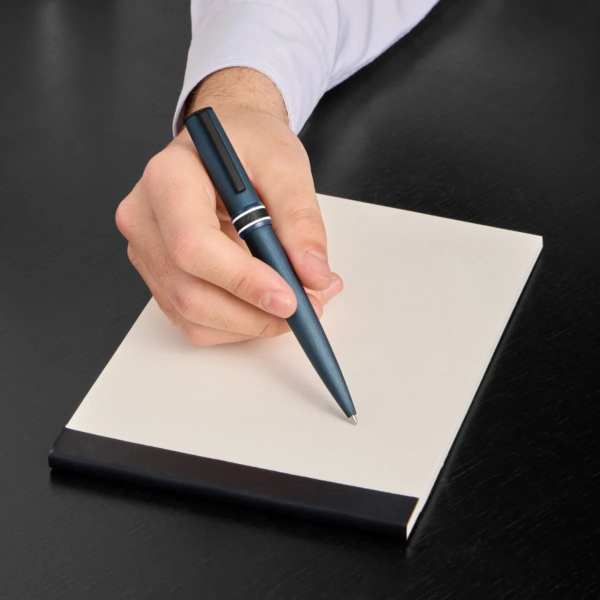 Hugo Boss Pen Arche Brushed Ring - Camel