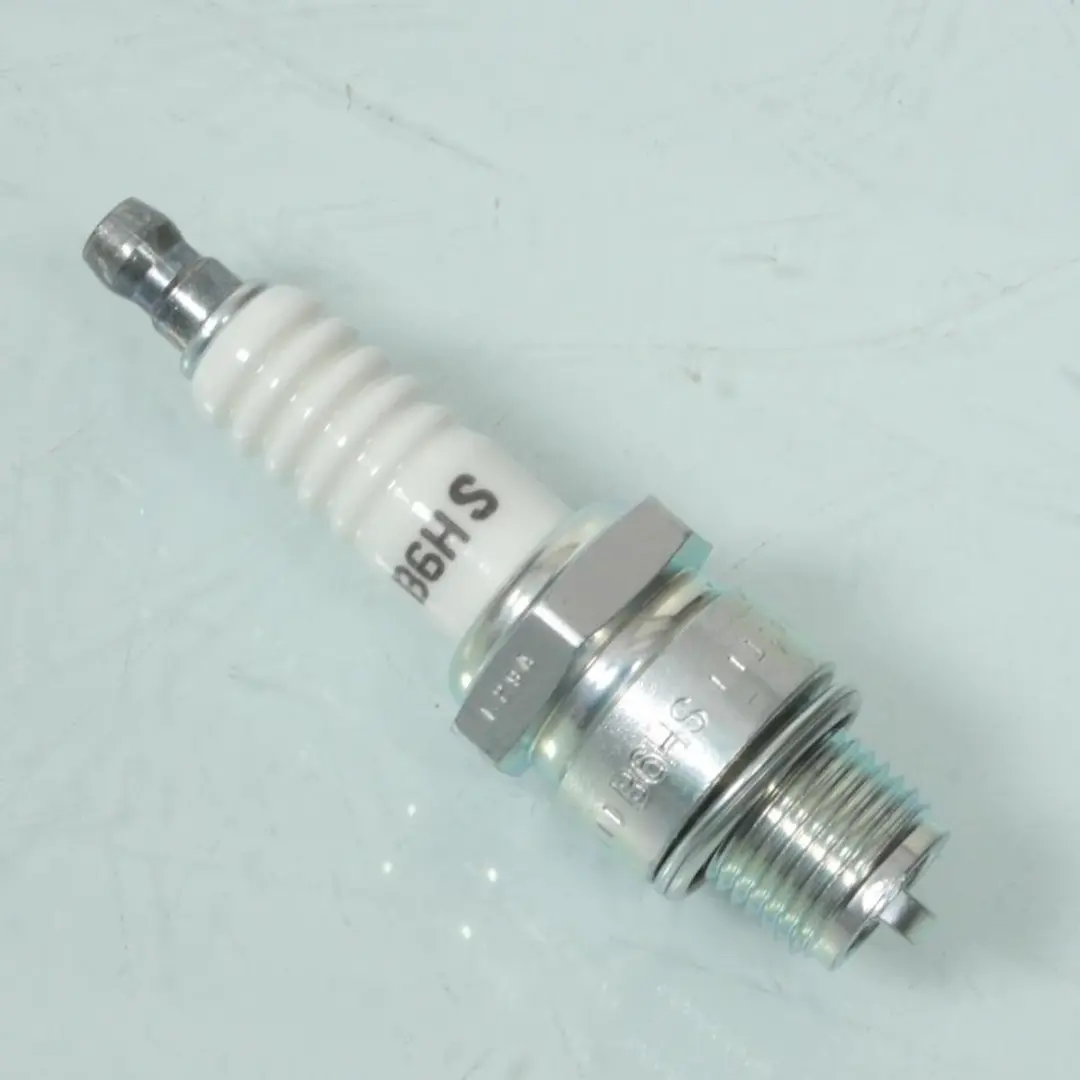 Bougie d'allumage NGK pour Scooter Piaggio 50 Vespa Elestart 1984 à 1993 Neuf