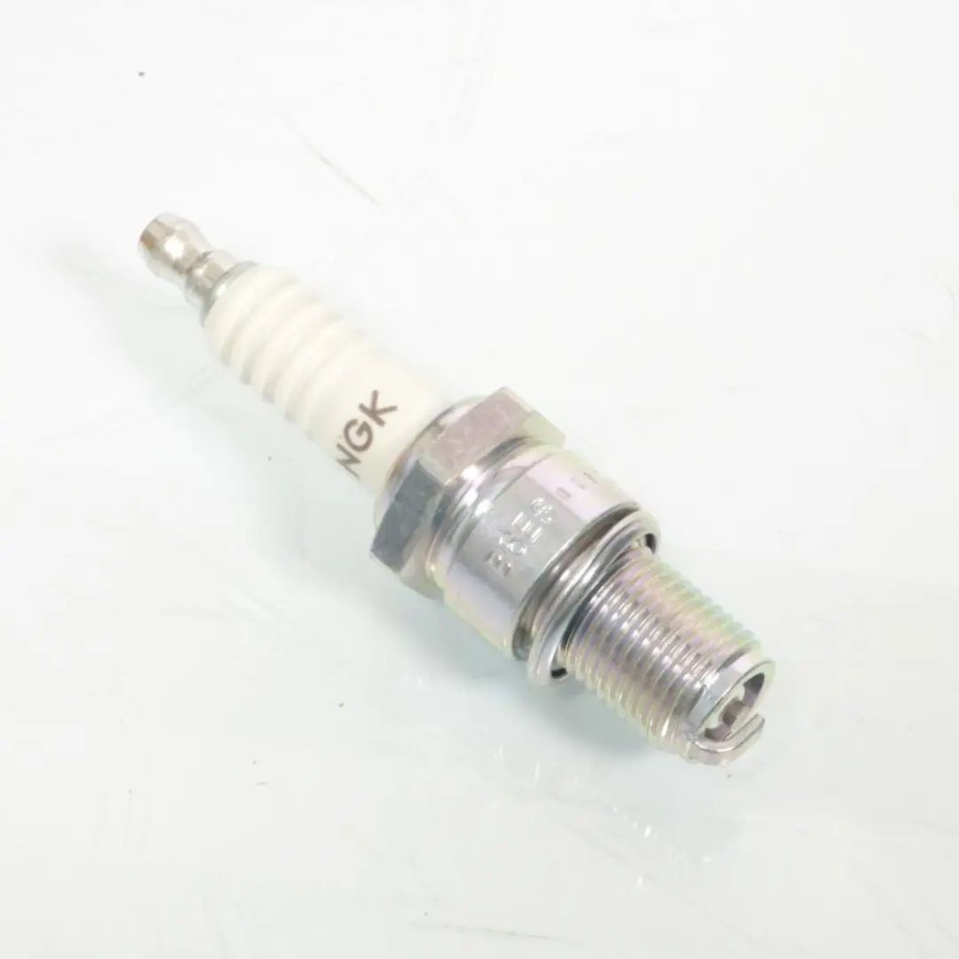 Bougie d'allumage NGK pour Moto Rieju 75 STRADA GT Après 2007 Neuf