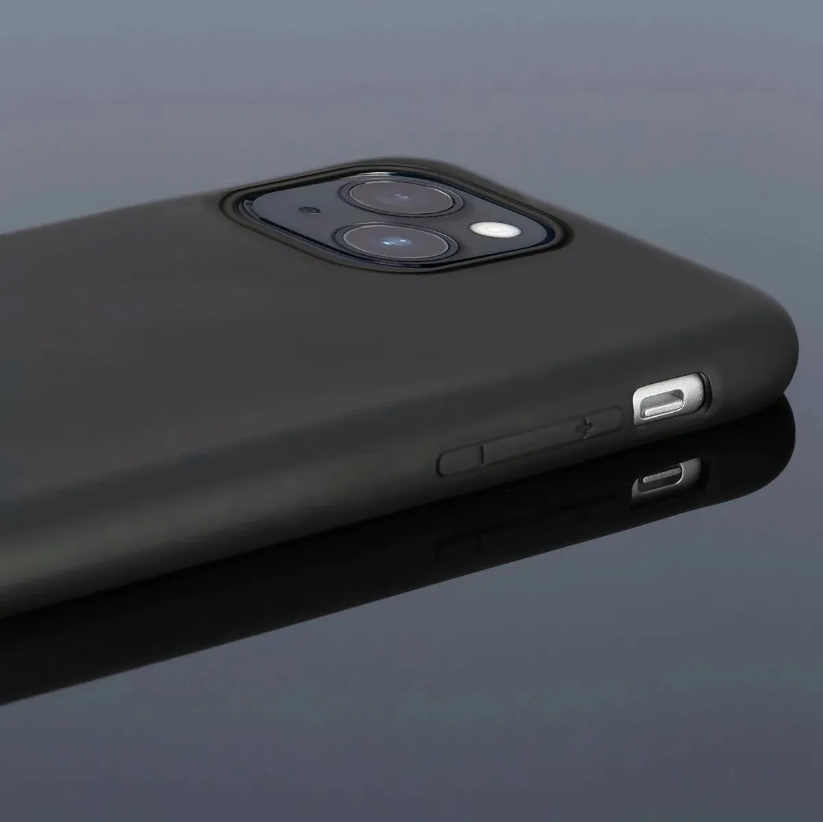 Hama Finest Feel Cover iPhone 14 Plus - Zwart