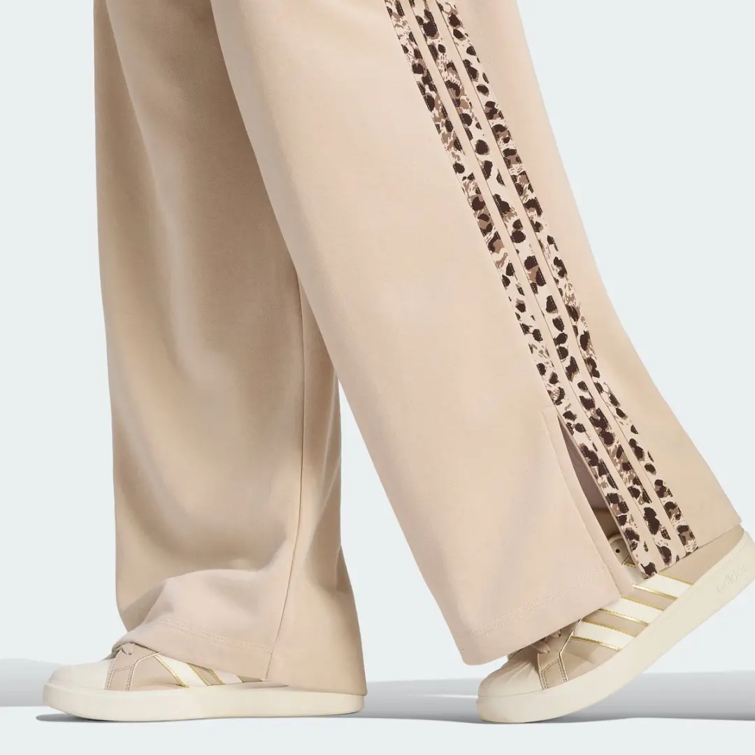 Adidas Seasonal Essentials Animal Print 3-Stripes Trainingsbroek M - Beige - afbeelding 3 van 6