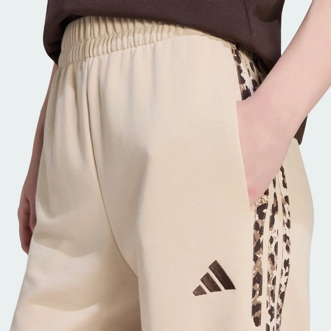 Adidas Seasonal Essentials Animal Print 3-Stripes Trainingsbroek M - Beige - afbeelding 2 van 6