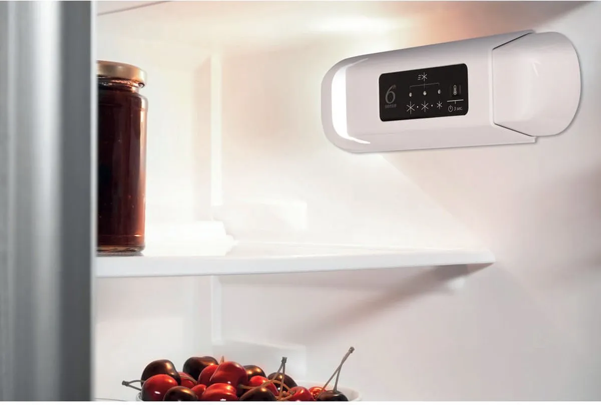 Whirlpool WBUL021 Inbouwkoelkast 144L - Wit