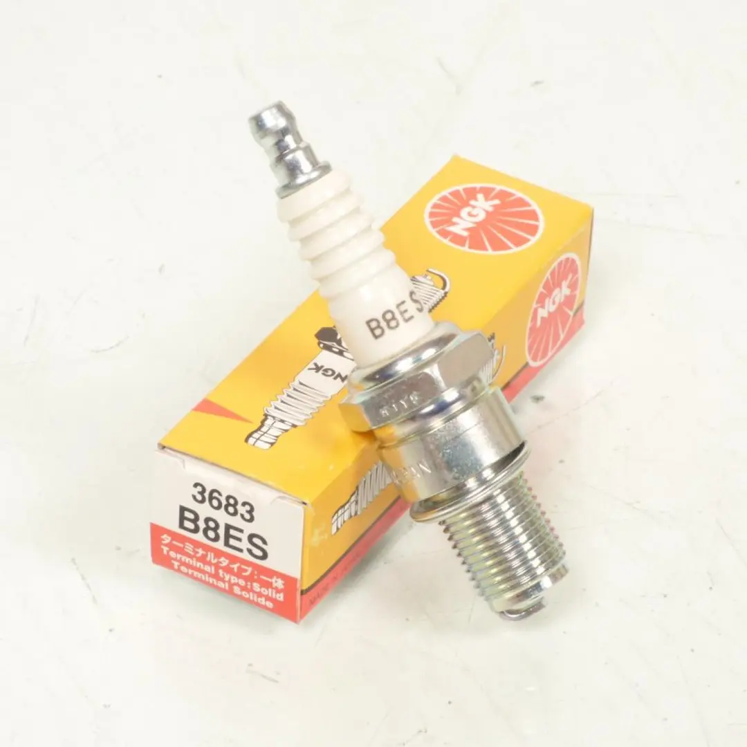 Bougie d'allumage NGK pour Moto Derbi 50 GPR FULL POWER Après 2002 Neuf