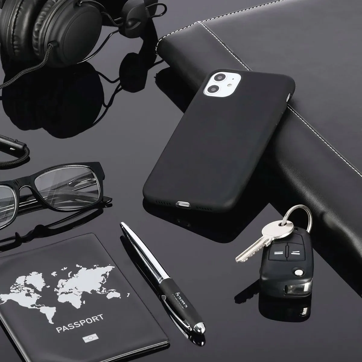 Hama MagCase Finest Feel Pro Hoesje iPhone 14 Pro - Zwart