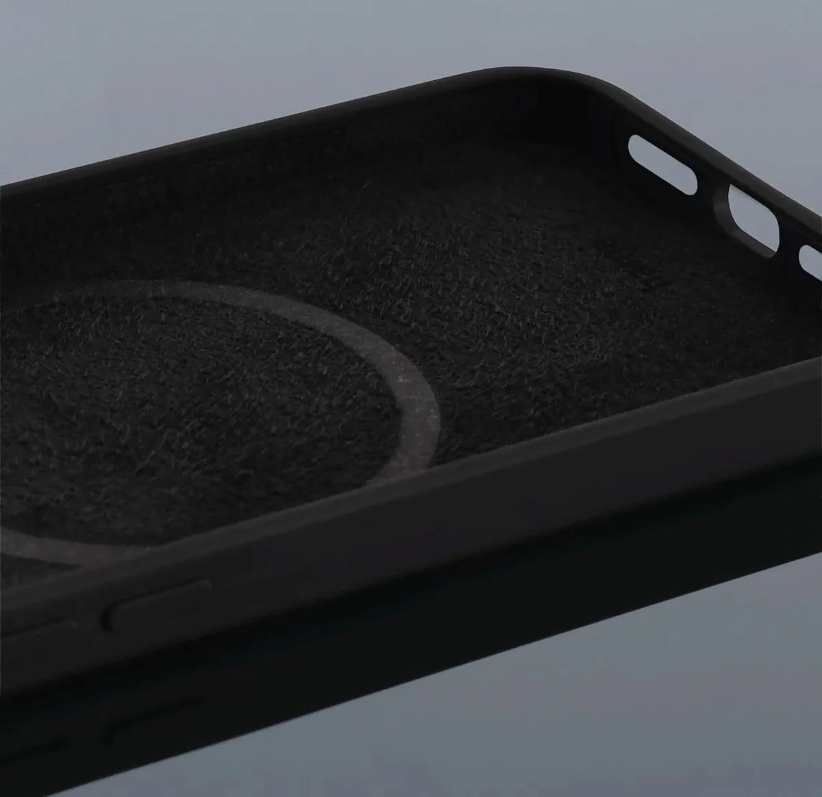 Hama MagCase Finest Feel Pro Hoesje iPhone 14 Pro - Zwart - afbeelding 6 van 6
