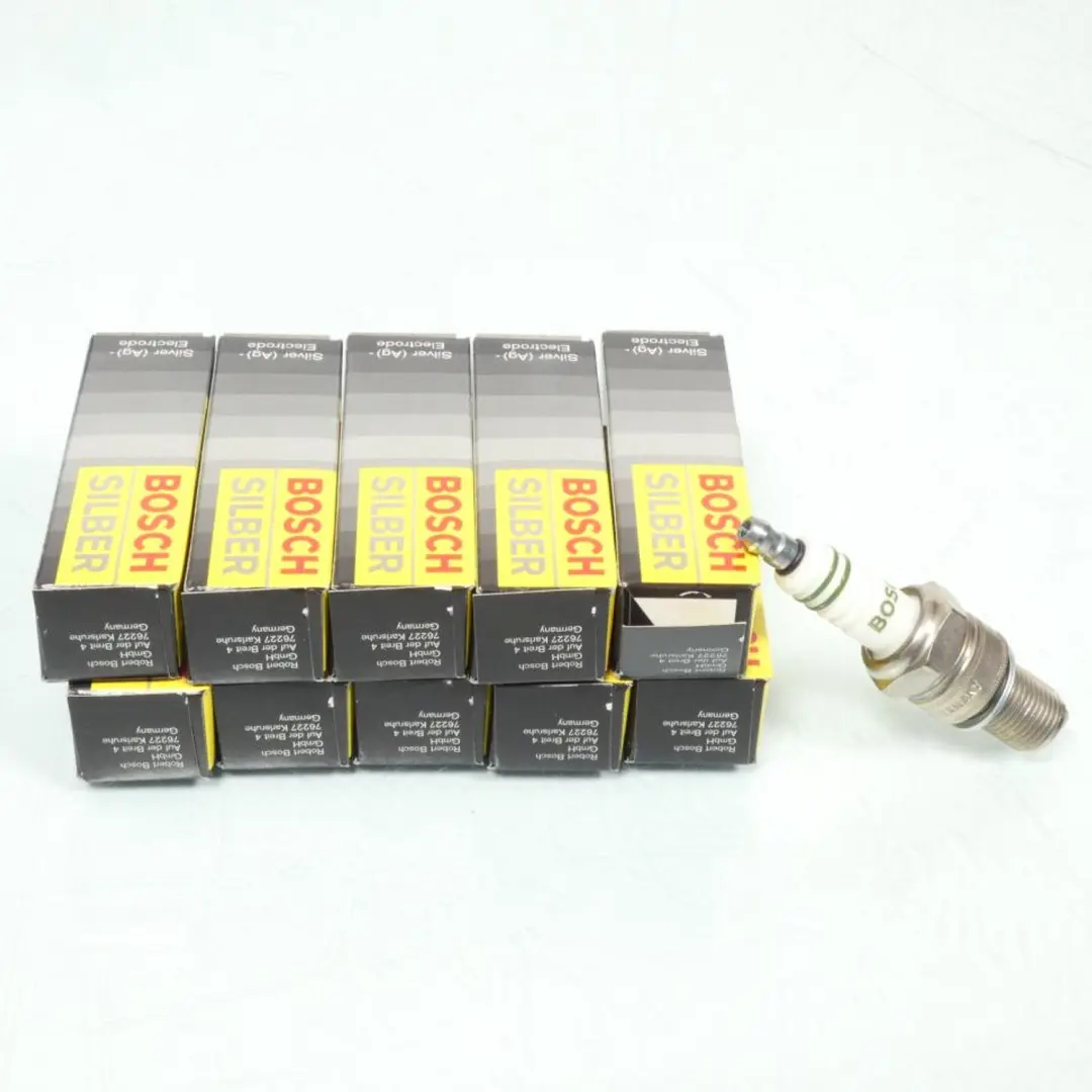 Bougie d'allumage Bosch pour Moto Yamaha 80 Yz Petites Roues 1993 à 1998 Neuf