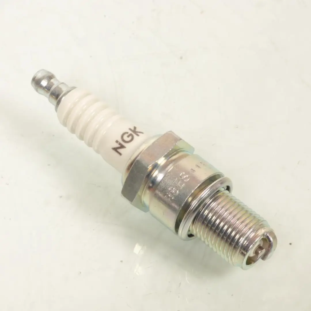 Bougie d'allumage NGK pour Moto Yamaha 125 DT 1994 à 2009 Neuf