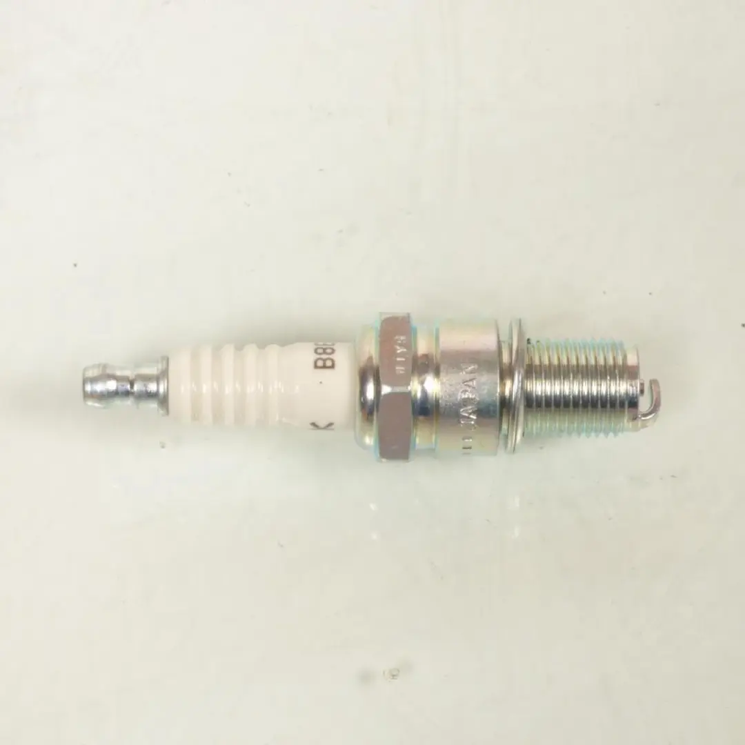 Bougie d'allumage NGK pour Moto Moto Guzzi 650 V65 Sp Chopper 1982 à 1985 Neuf