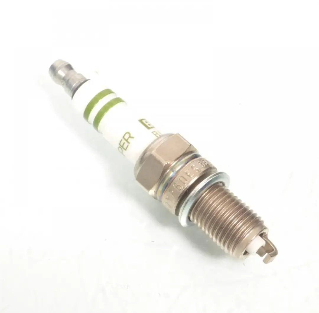 Bougie d'allumage Bosch pour Moto Ducati 1000 Monster 2003 à 2005 DCPR8E Neuf