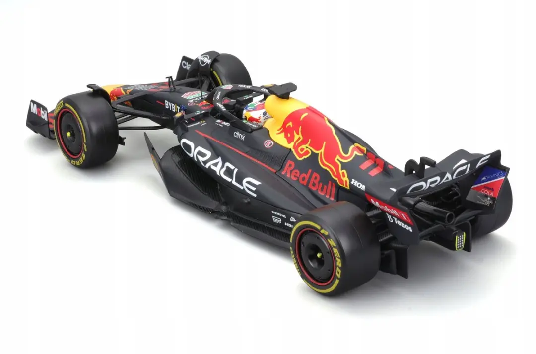 Bburago Red Bull RB18 1:24 Sergio Perez - Rood/Zwart - afbeelding 4 van 6